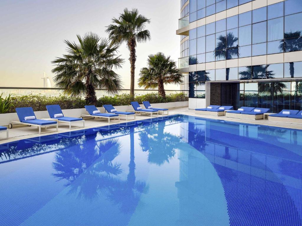 Bazén v ubytování Novotel Dubai Al Barsha nebo v jeho okolí