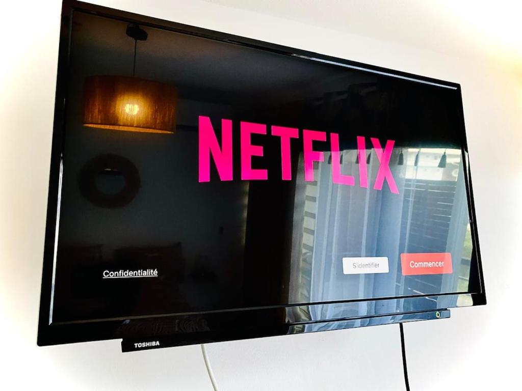 TV a/nebo společenská místnost v ubytování Hibis Gold