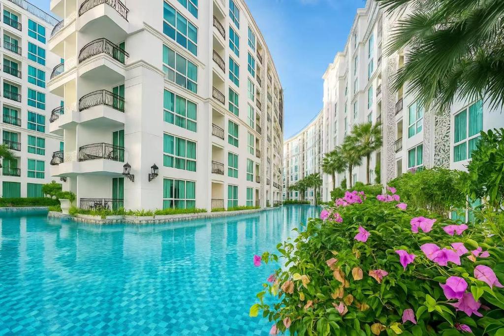 Πισίνα στο ή κοντά στο 芭提雅市中心Olympus 水系公寓酒店 健身房 步行街 海滩附近 一居室