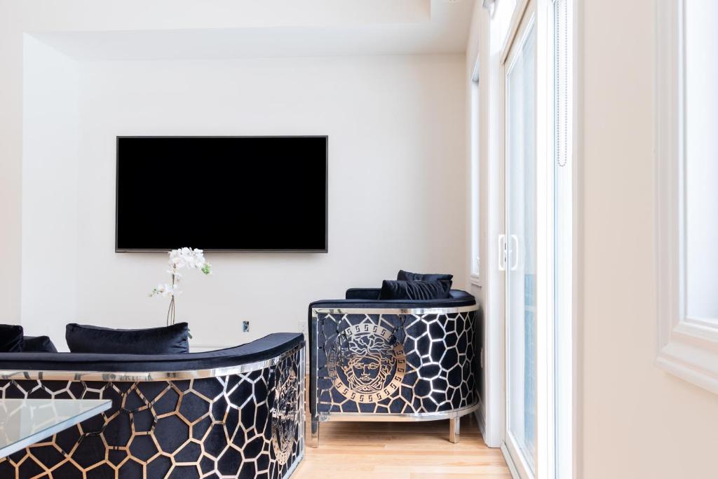 Μια τηλεόραση ή/και κέντρο ψυχαγωγίας στο Modern Stylish Retreat