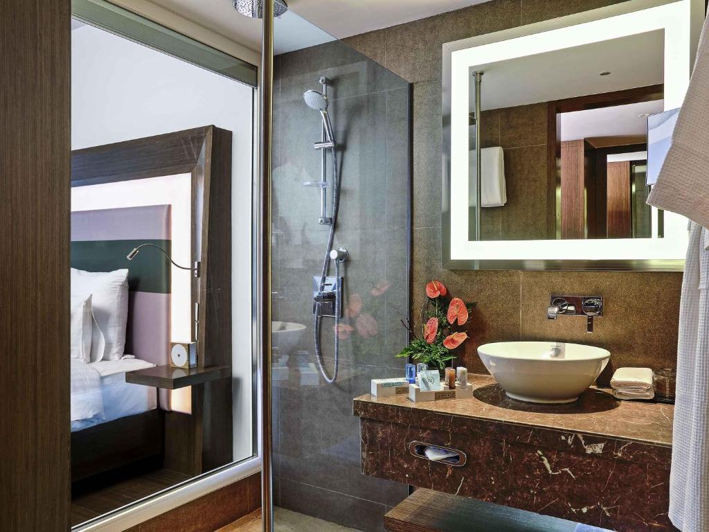 Novotel Chennai Sipcot - Executive Room King Bed With Additional Privileges
