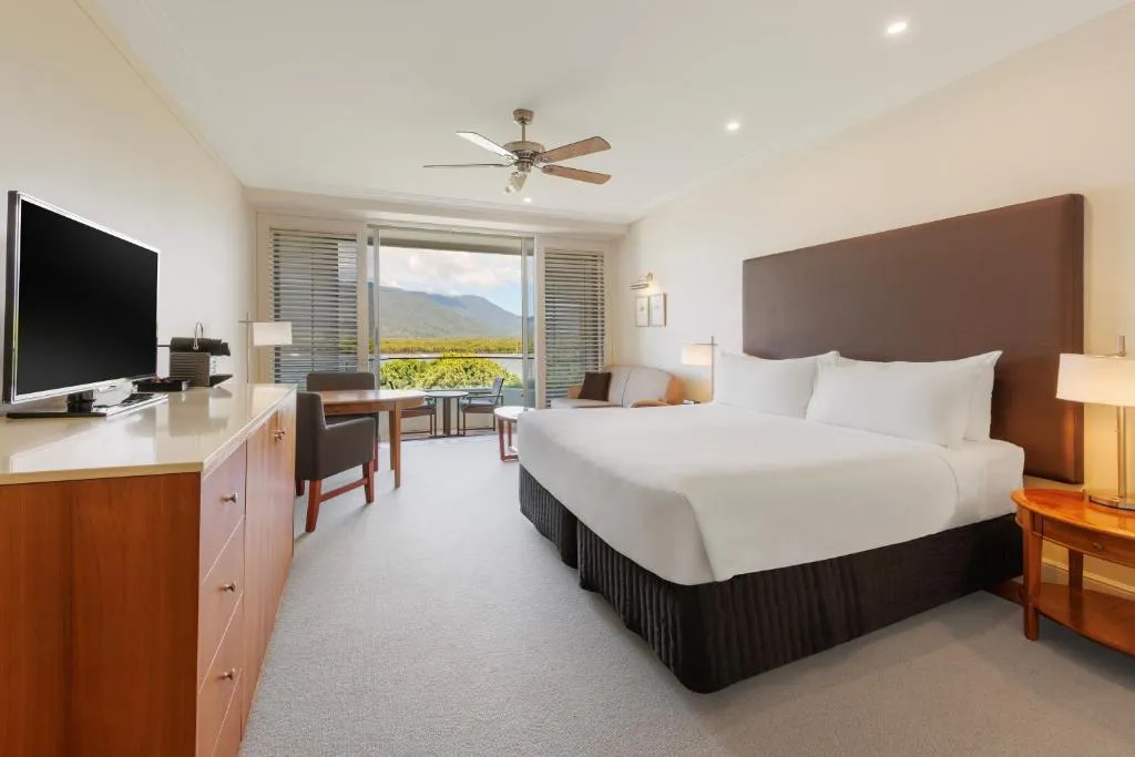 Premium Deluxe King Room with Water View and Single Spa with one drink voucher