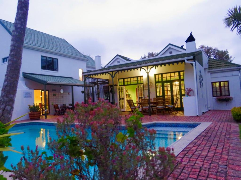 Bazén v ubytování Whistlewood Guesthouse Walmer, Port Eizabeth nebo v jeho okolí