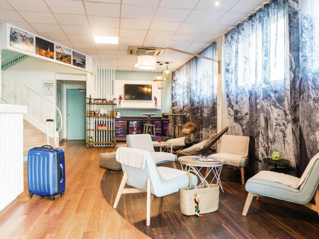 TV a/nebo společenská místnost v ubytování ibis Styles Marseille Centre Prado Place Castellane