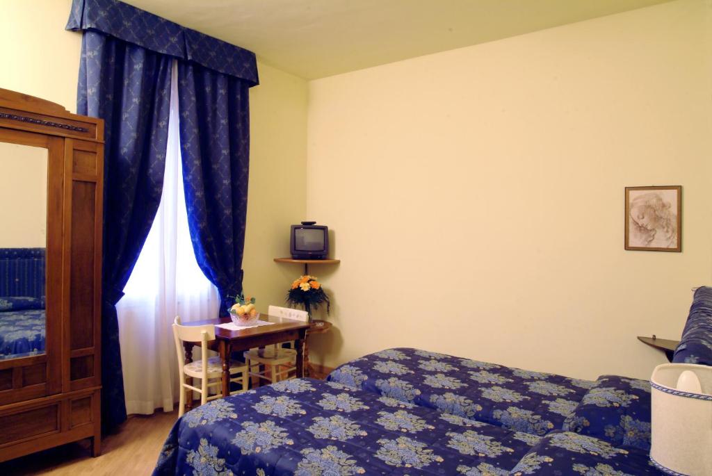 Postel nebo postele na pokoji v ubytování Hotel Ristorante Piccolo Chianti