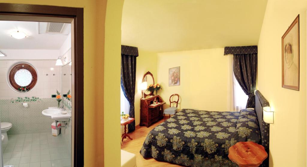 Postel nebo postele na pokoji v ubytování Hotel Ristorante Piccolo Chianti