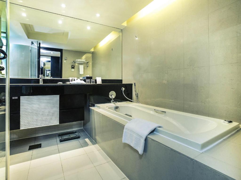 Koupelna v ubytování Mercure Gold Hotel Jumeirah Dubai by Accor