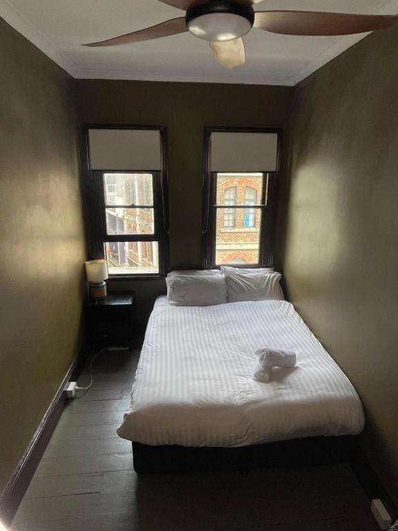 Postel nebo postele na pokoji v ubytování Glengarry Castle Hotel