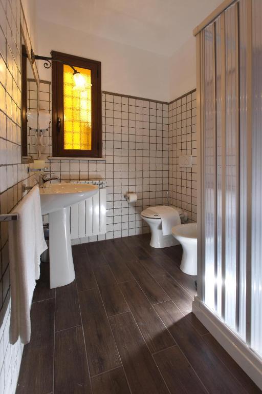 Łazienka w obiekcie Borgo Medievale