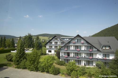 Nespecifikovaný výhled na hory nebo výhled na hory při pohledu z hotelu