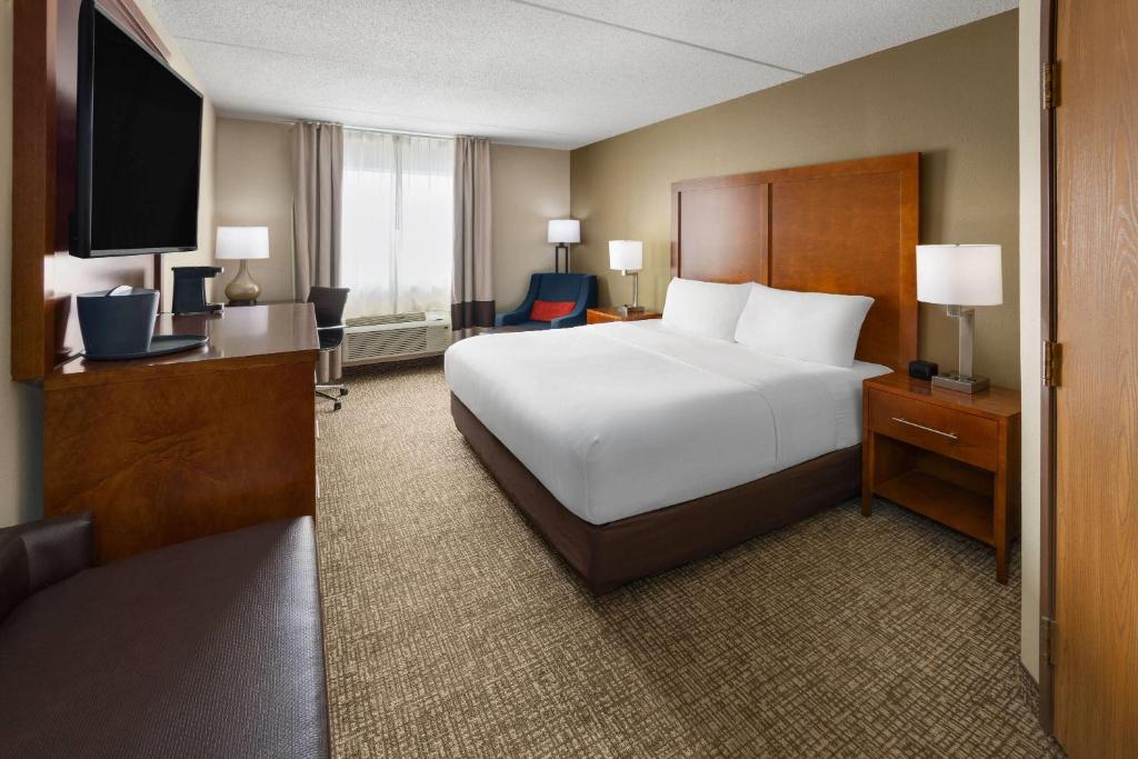 Wingate by Wyndham Pittsburgh New Stanton - King Room - Non-Smoking