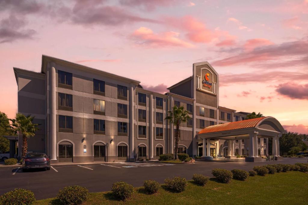 Comfort Suites Savannah Gateway I-95 photo
