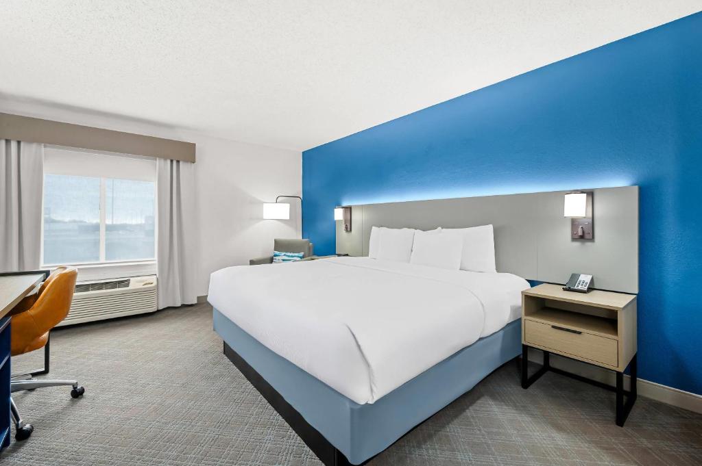 Comfort Inn Indianapolis East photo