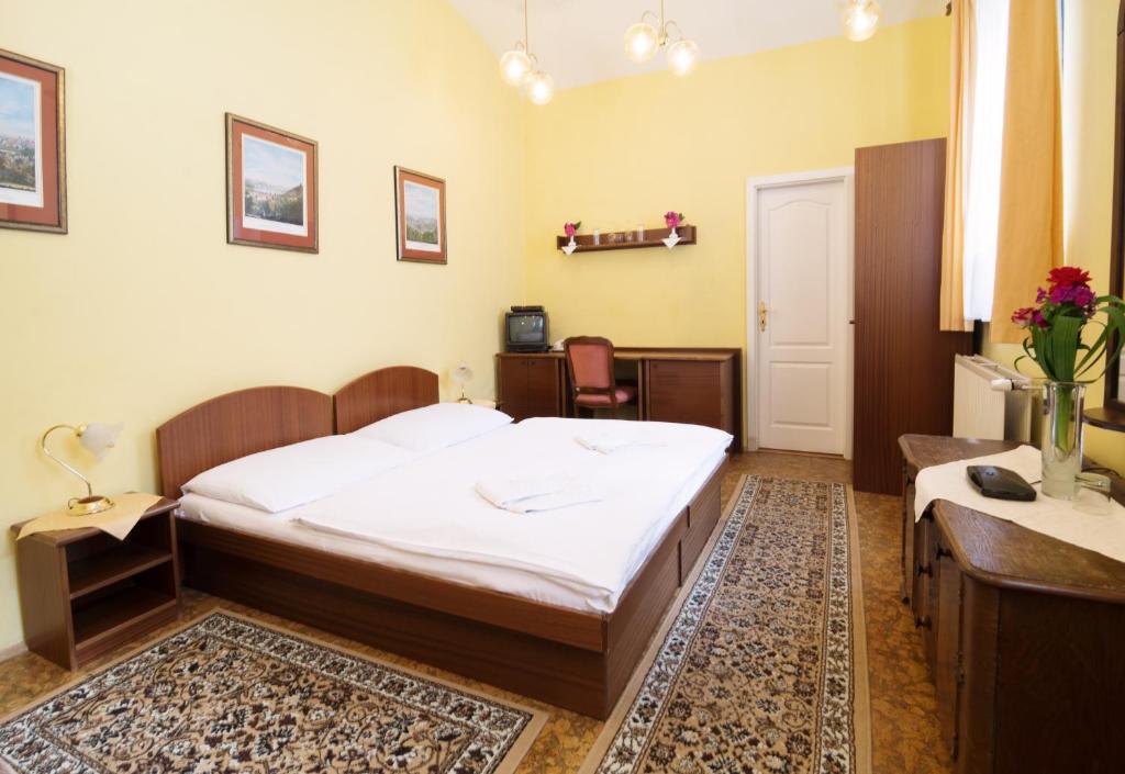 Pension Dientzenhofer - Double Or Twin Room - Ground Floor