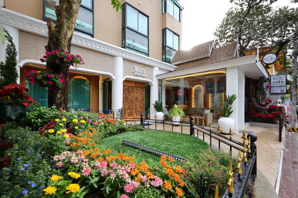 Tòa nhà nơi khách sạn tọa lạc