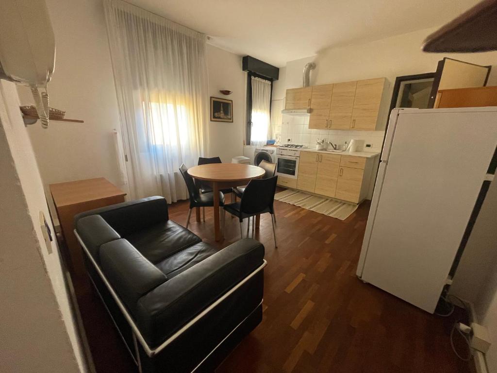 Η κουζίνα ή μικρή κουζίνα στο SAN MARCO two-room residence with kitchenette