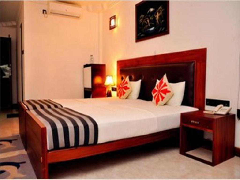 a bedroom with a large bed with a telephone at Oga Reach Yala in Lukasgoda