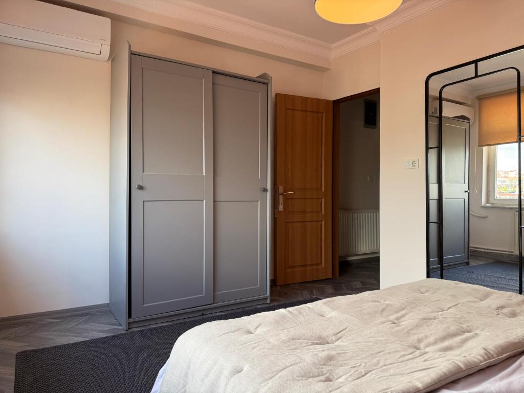 لابی و فضای عمومی Stunning 3BR 3Bathroom 3AC near Metro D6 - تصویر ۵