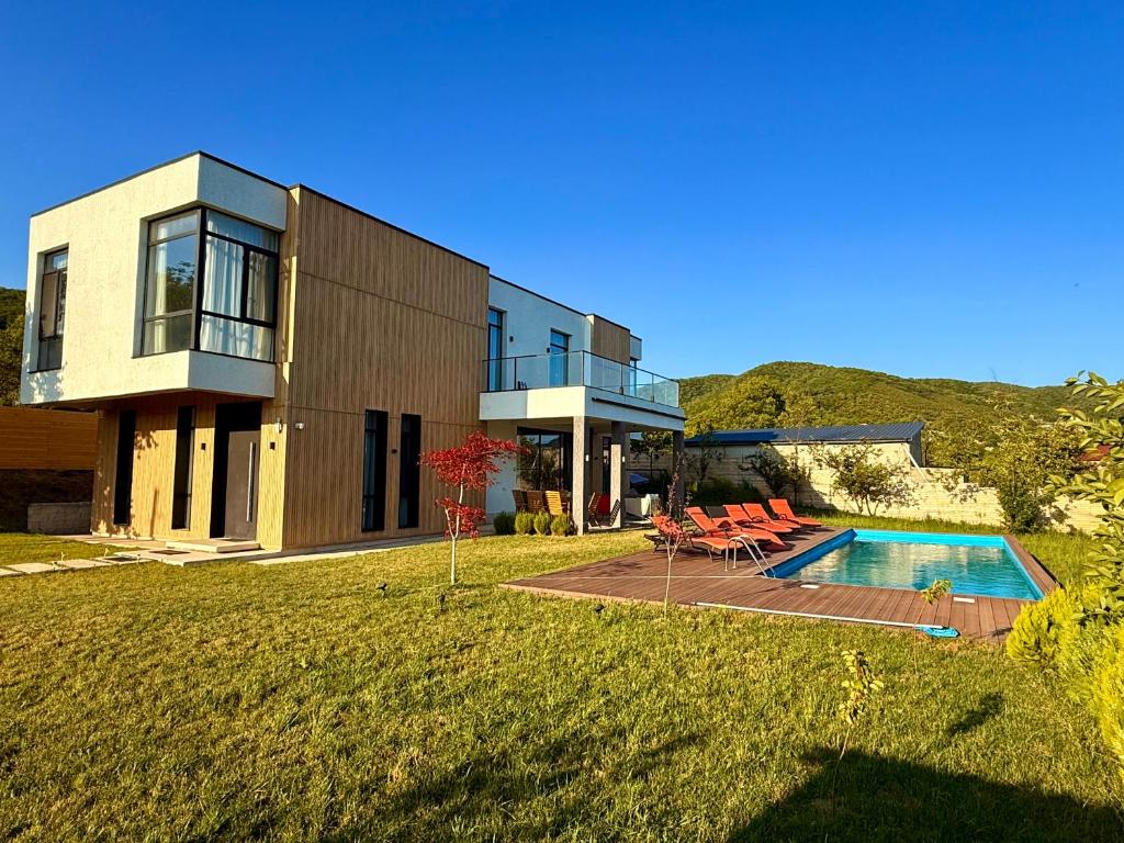 Bazén v ubytování Villa Saguramo nebo v jeho okolí