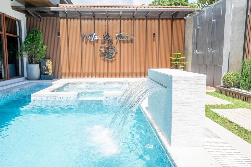 Bazén v ubytování Villa La Tezza Seafront Residences nebo v jeho okolí