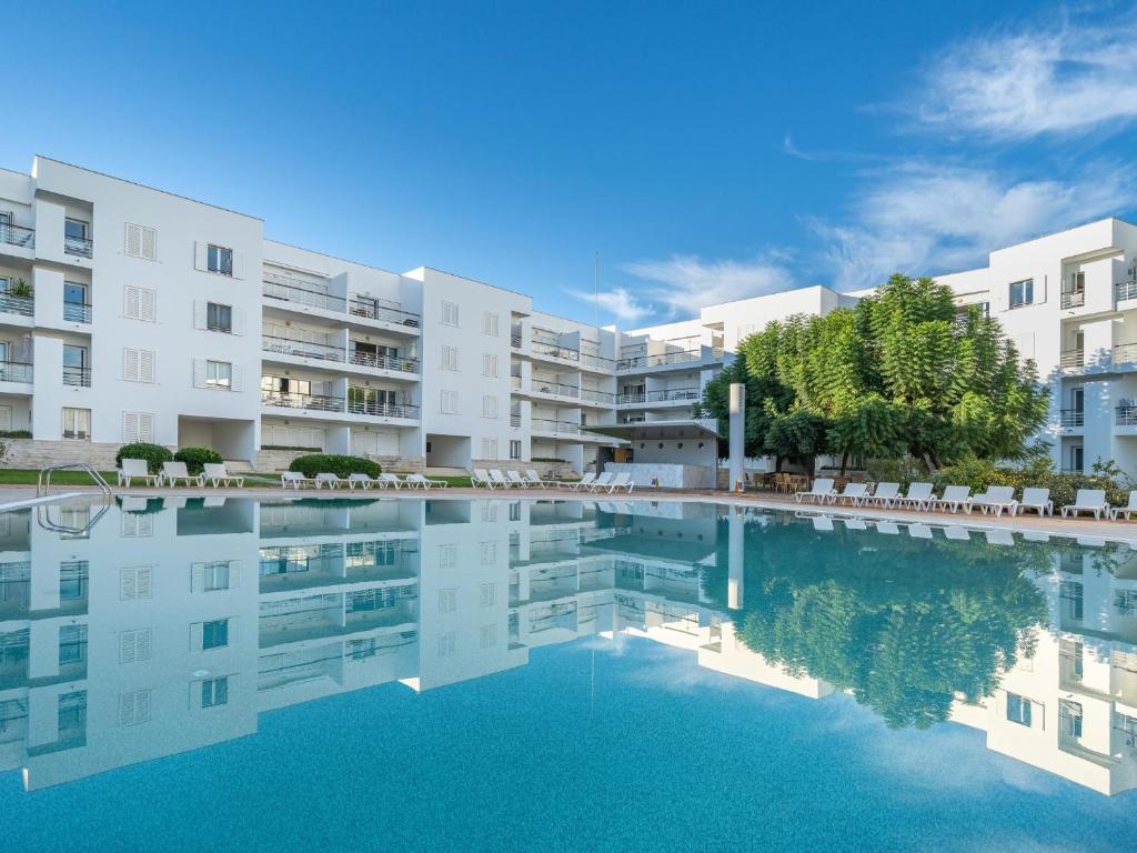 Pool view apartment in marina #1976