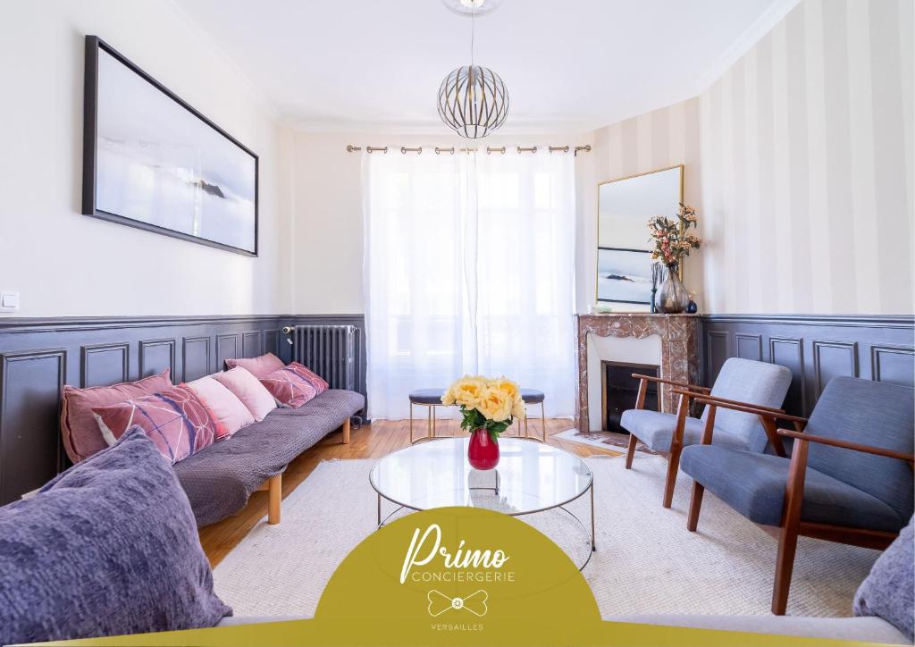a living room with a couch and a table at La Belle Adresse Chic, Calme & Spacieuse in Versailles