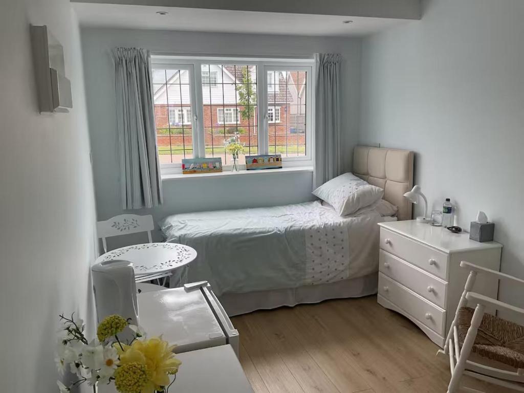 Ένα ή περισσότερα κρεβάτια σε δωμάτιο στο Solo beach retreat near West Mersea shore