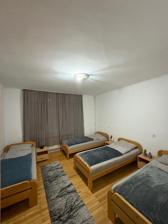 Ένα ή περισσότερα κρεβάτια σε δωμάτιο στο Topli kutak Baščaršija -FREE PARKING