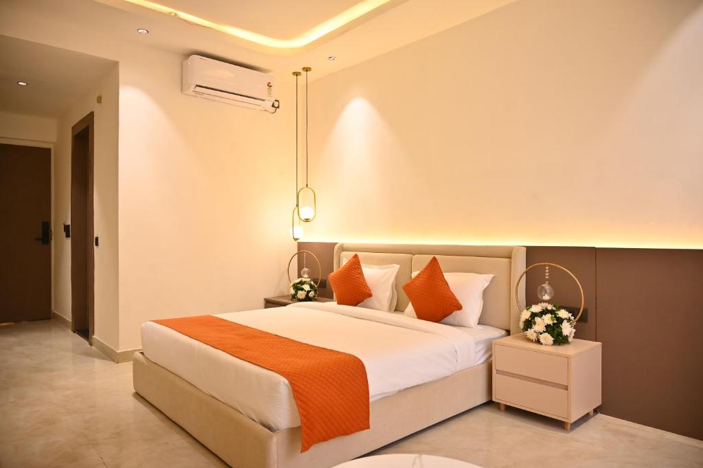 Postel nebo postele na pokoji v ubytování The Hoften Lotus Court, Greater Noida