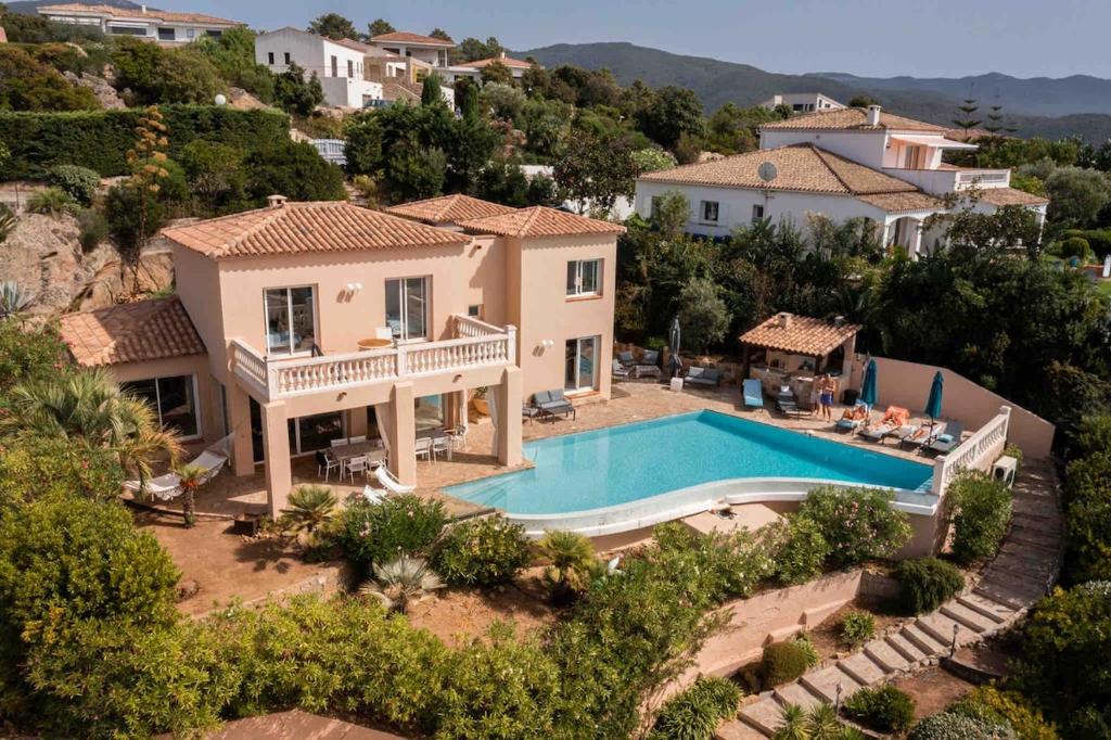 an aerial view of a house with a swimming pool at Villa de standing 12 couchages - vue sur mer - piscine à débordement chauffée in Albitreccia