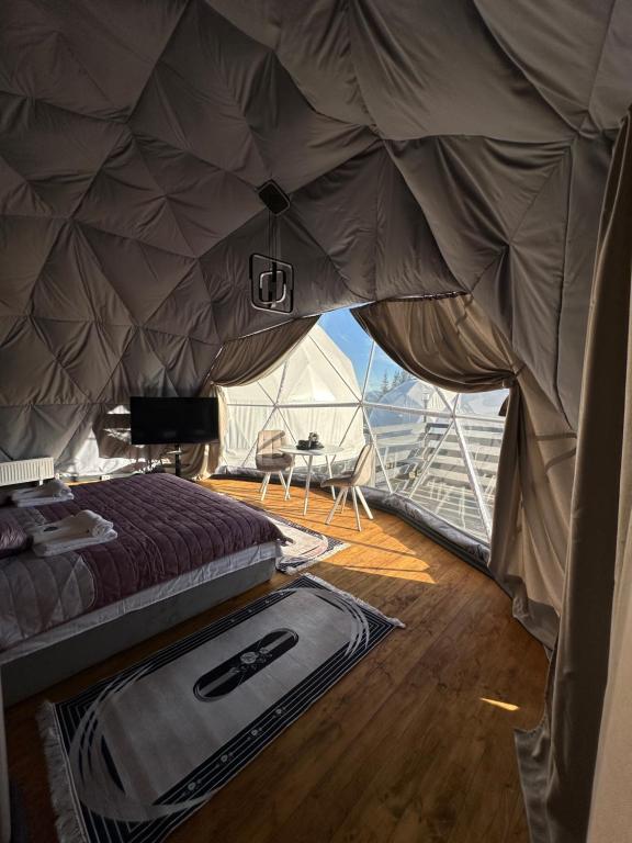 Φωτογραφία από το άλμπουμ του Глемпінг Перлина Карпат σε Dragobrat