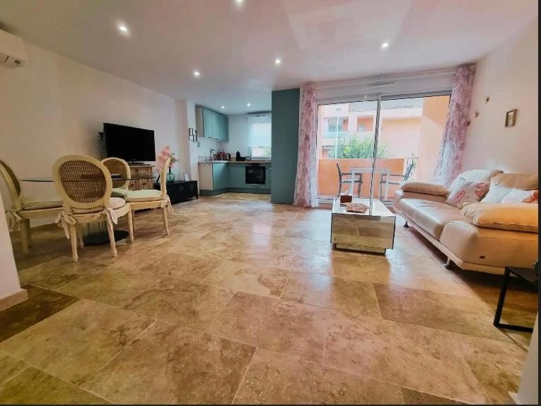 a living room with a couch and a table at appartement en centre ville in Sainte-Maxime