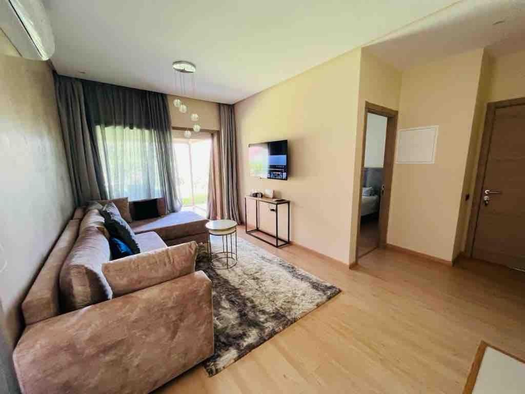 TV a/nebo společenská místnost v ubytování Luxury Prestigia Golf City jade