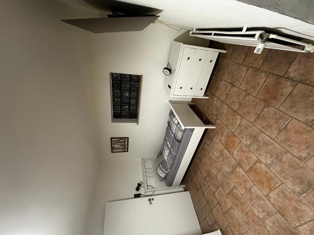 a kitchen with a stove and a counter top at Schöne Monteurs Wohnung 6 in Wesseln