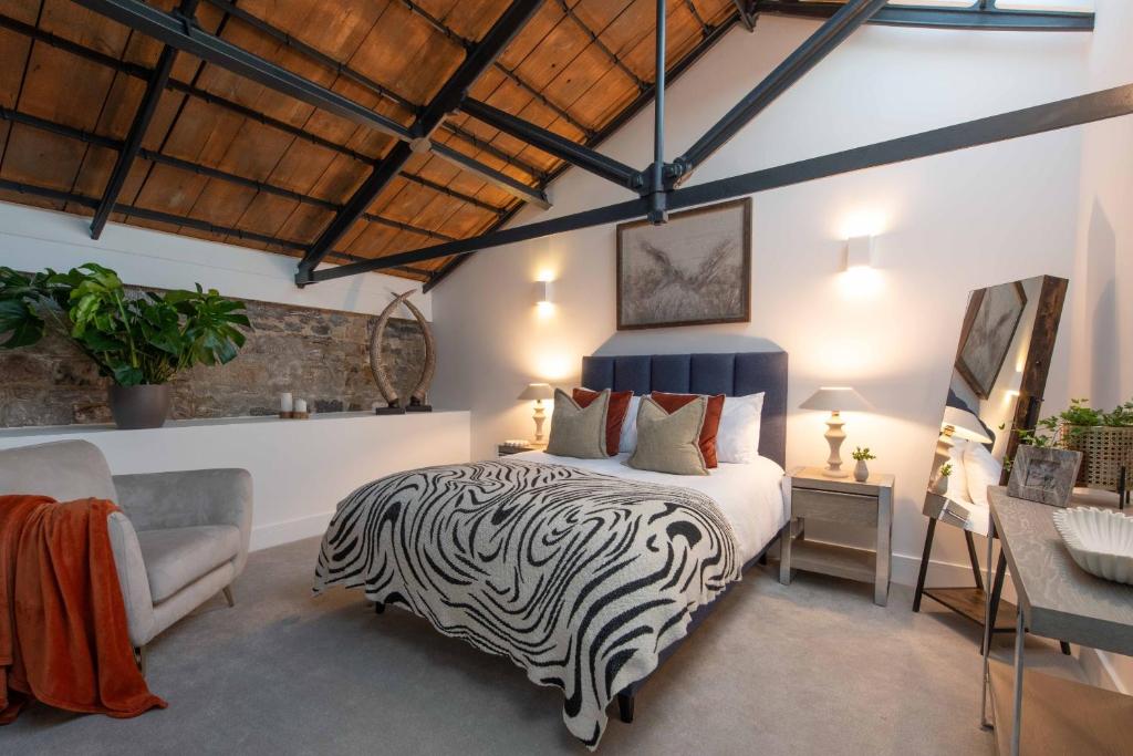 Ένα ή περισσότερα κρεβάτια σε δωμάτιο στο No.10 Factory Cooperage @RWY