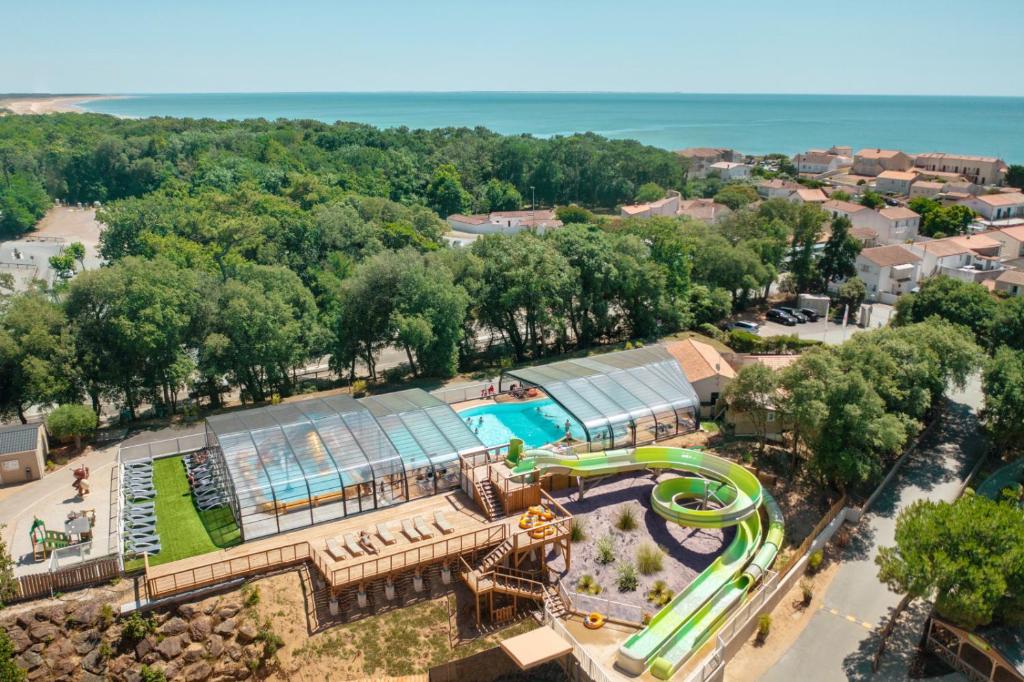 an aerial view of a water park with a pool at Camping Le Petit Rocher in Longeville-sur-Mer
