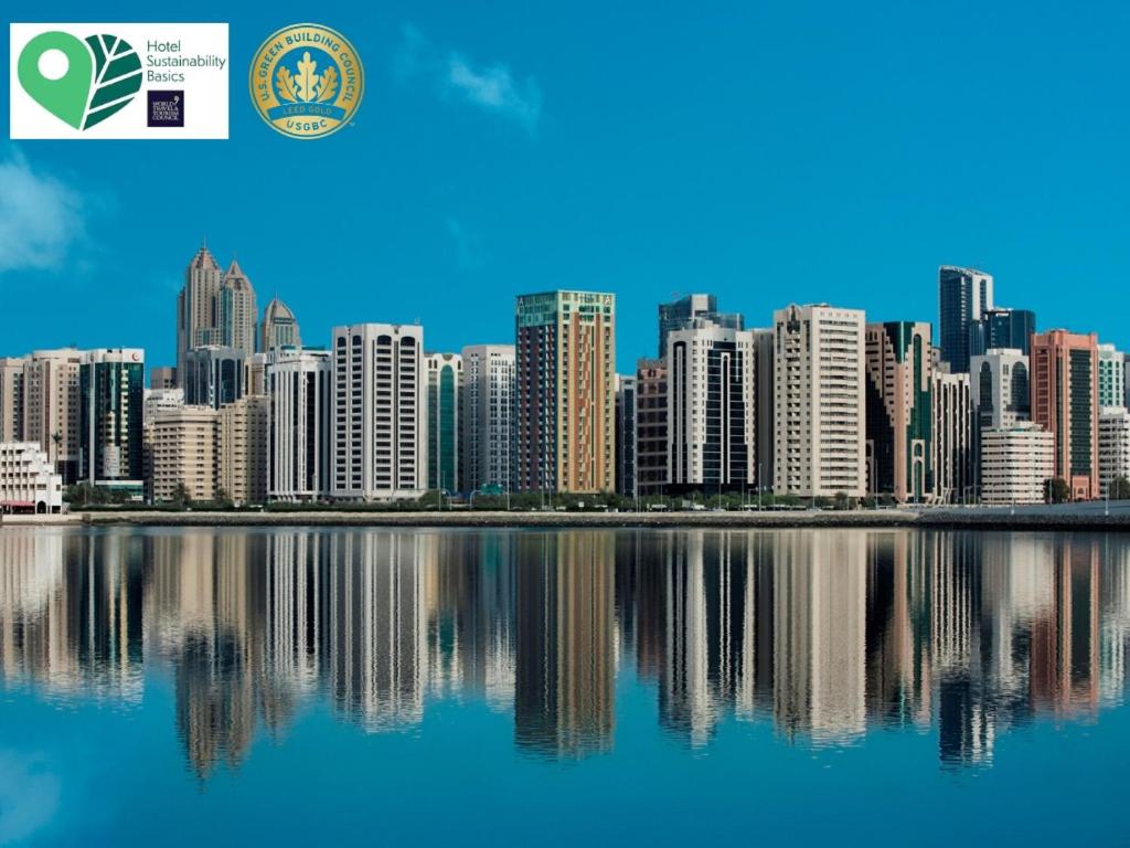 Γενική άποψη της πόλης Άμπου Ντάμπι ή θέα της πόλης από  αυτό το ξενοδοχείο διαμερισμάτων