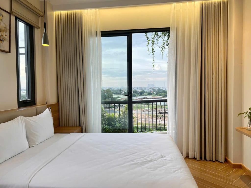 Postel nebo postele na pokoji v ubytování LUMI Reverside Hotel