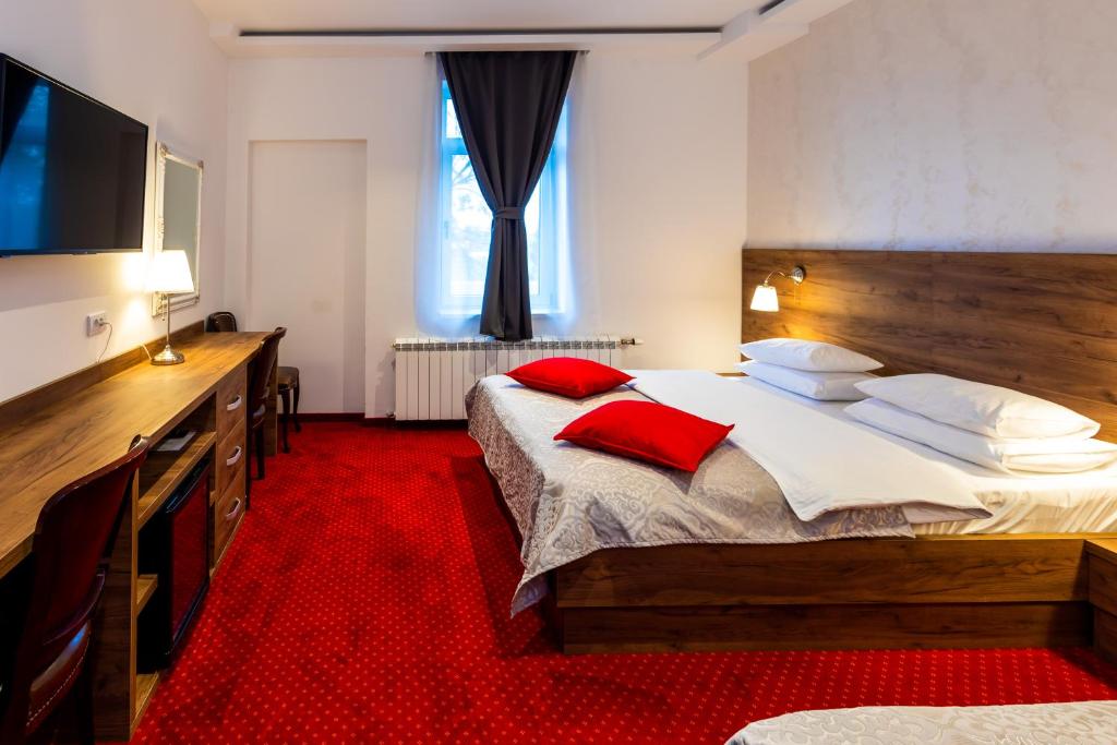 Garni Hotel Royal Crown - Üç Kişilik Oda