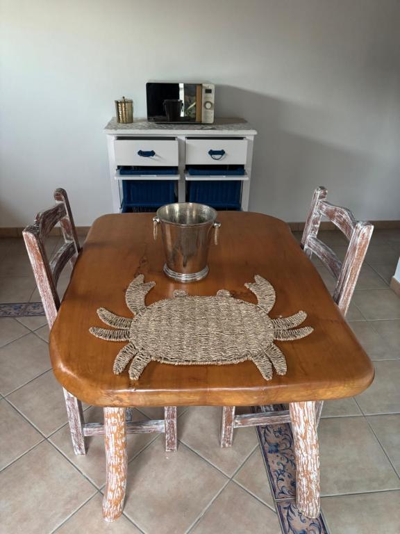 a table with a turtle motif on the top of it at ELHierrObedTEL in Tamaduste