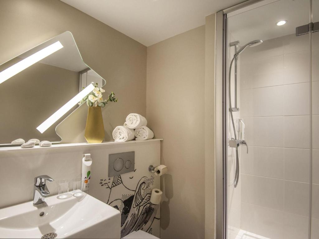 ibis budget Nice Californie Lenval - Chambre Triple Avec 1 Lit Double Et 1 Lit Gigogne