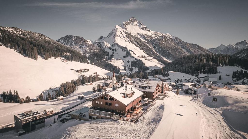 Ski-to-door Travel Proud AlpenParks Hotel & Apartment Arlberg Warth mit Pool