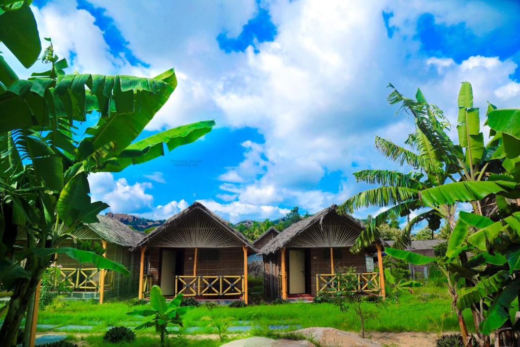 Κήπος έξω από το Shanthi Dhama Resort, Hampi