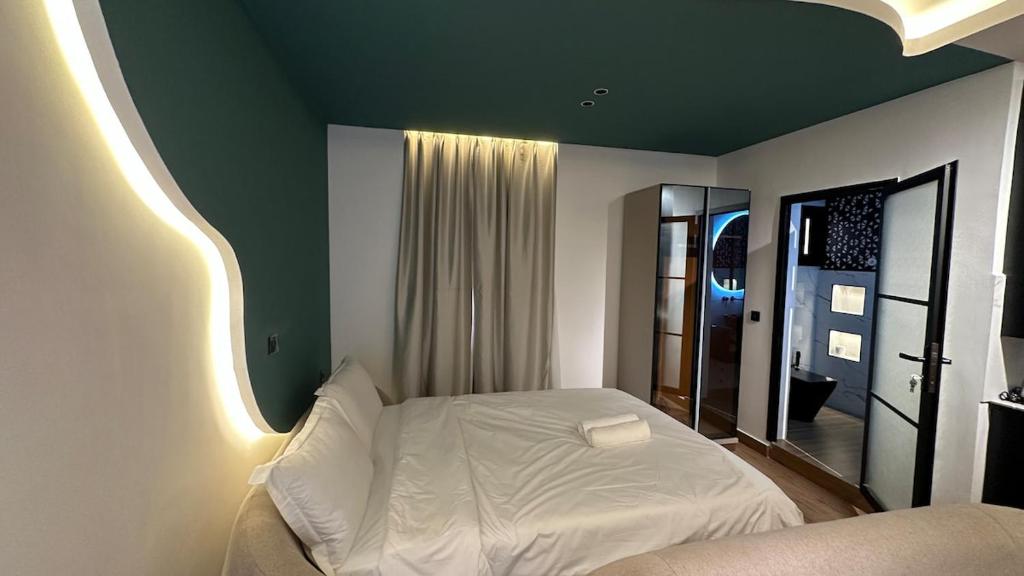 Llit o llits en una habitació de Suite 408 - Luxe & Confort