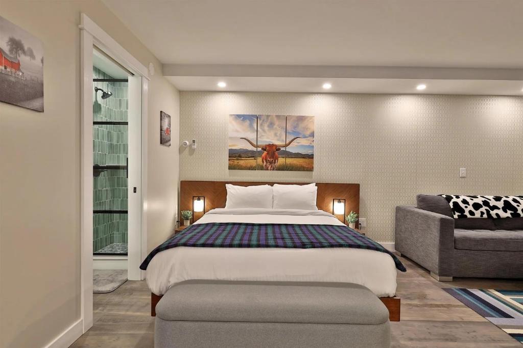 a bedroom with a large bed and a couch at Stylish Studio for 4 with EV Charger, Summer Pool & Shuttle Access in The Woods