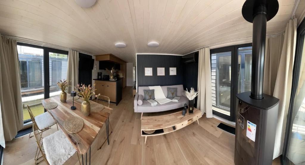 Un lugar para sentarse en Stilvolles Hausboot Enjoy Woma D13