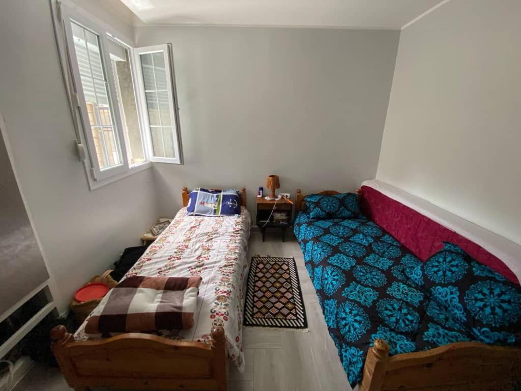 Een zitgedeelte bij Appartement Boulimat Bejaia