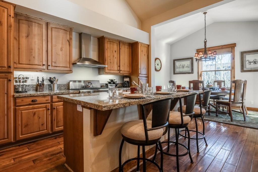 Kuchyň nebo kuchyňský kout v ubytování Lodges 1112 - 3 Bed townhome with Loft