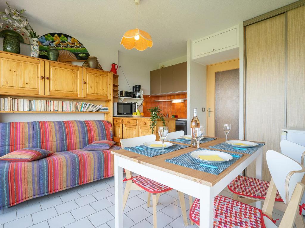 Studio du Parc II-1 by Interhome