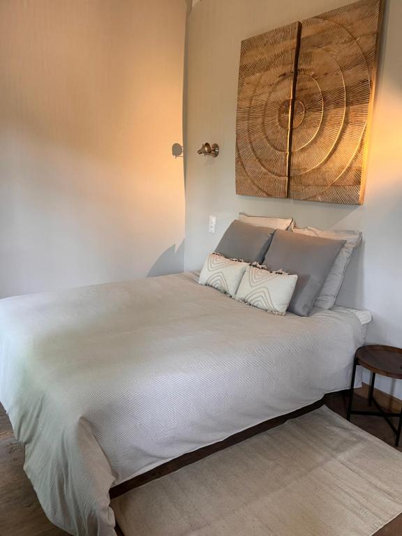 Un pat sau paturi într-o cameră la Casa 6 -gourdon